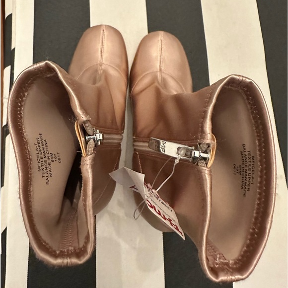 BNWTS Marc Fisher satiny nude pinkish zipper sock ankle bootie Sz 36 1/2 - Picture 7 of 7